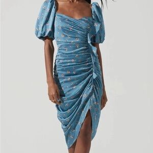 ASTR the label Emma Blue floral rushed bubble sleeve midi dress Small S